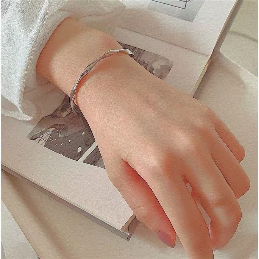 18K Gold / White Gold Mobius Twisted Cuff Bracelet