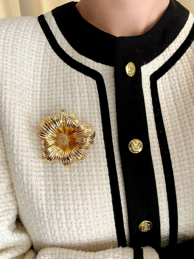 14K Gold / S925 Sterling Silver Vintage 3D Daisy Flower Brooch