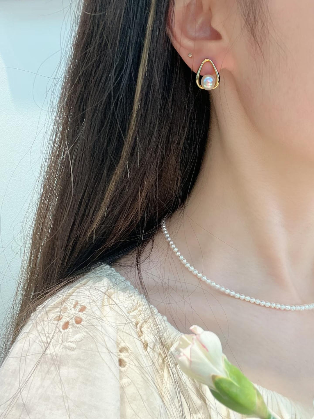 「Droplet Glow」Minimalist Triangle Pearl Stud Earrings