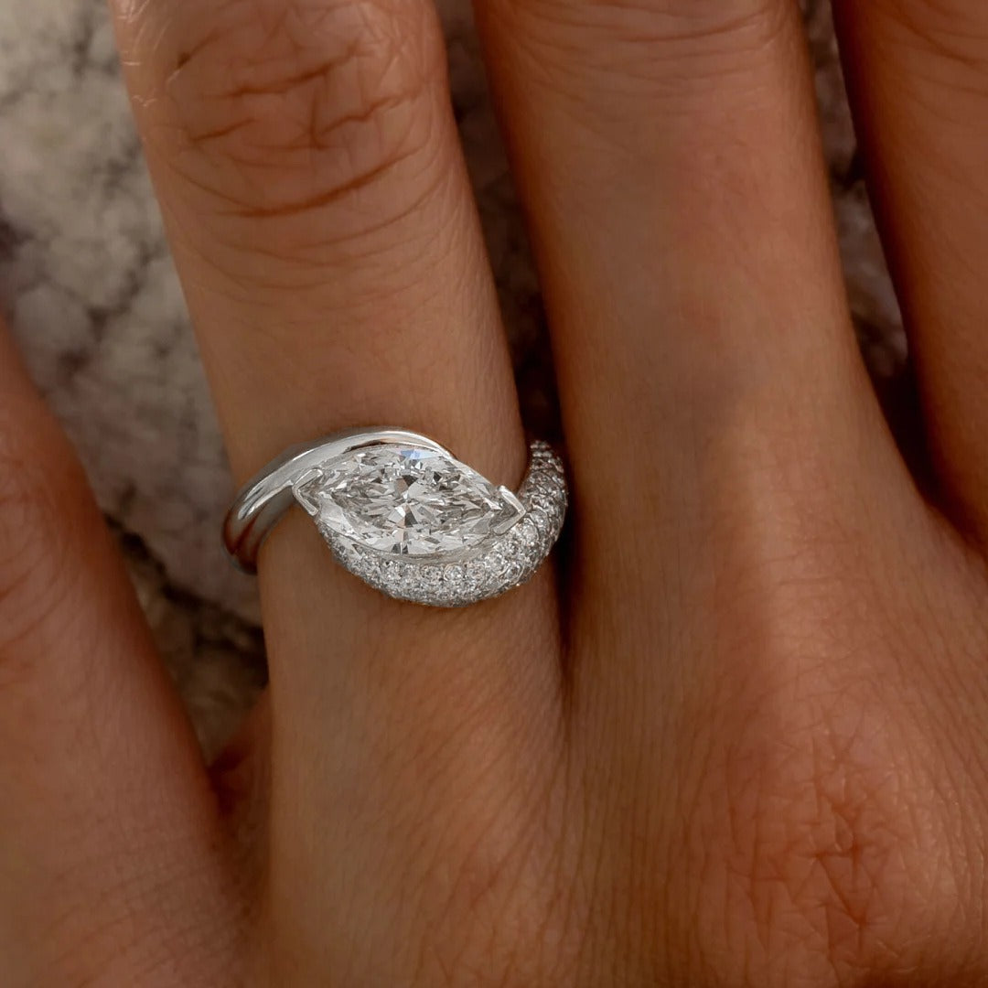 「Marquise Glow」Twisted Band Pavé Ring