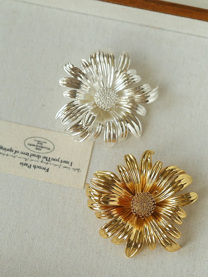 14K Gold / S925 Sterling Silver Vintage 3D Daisy Flower Brooch