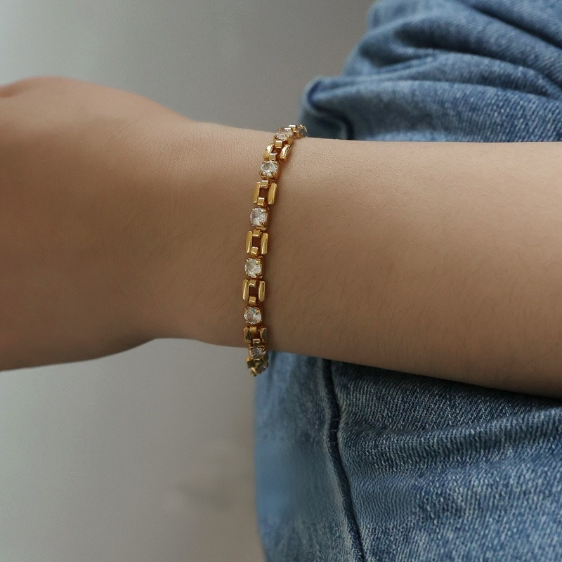 18K Gold Geometric Pavé Diamond Station Bracelet