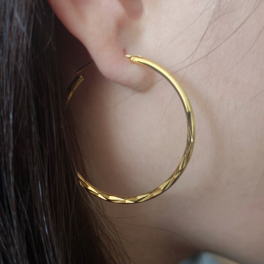 Classic Diamond-Cut Thin Hoop Earrings Minimalist Everyday Elegance