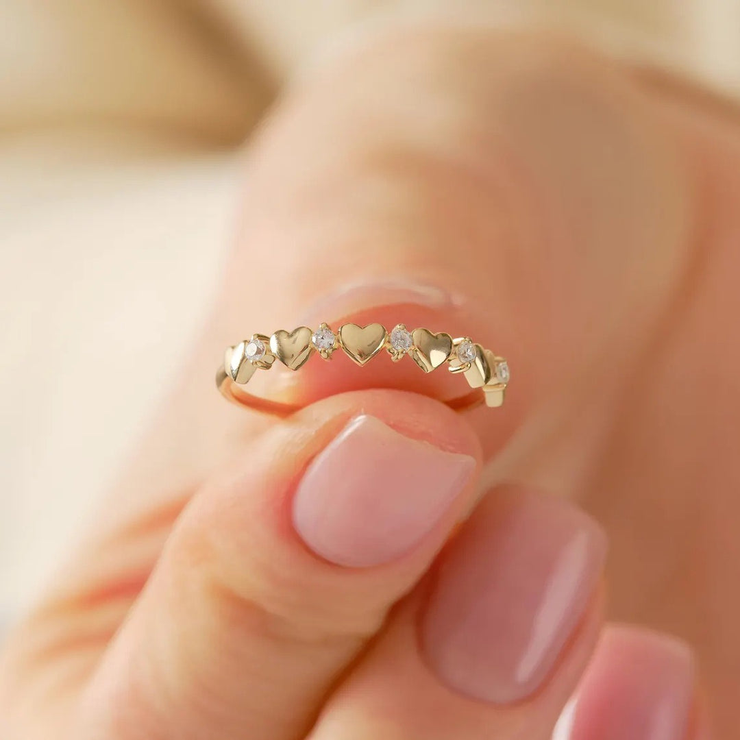 18K Gold Heart & Stone Alternating Dainty Ring Sweet Romantic Stackable Band