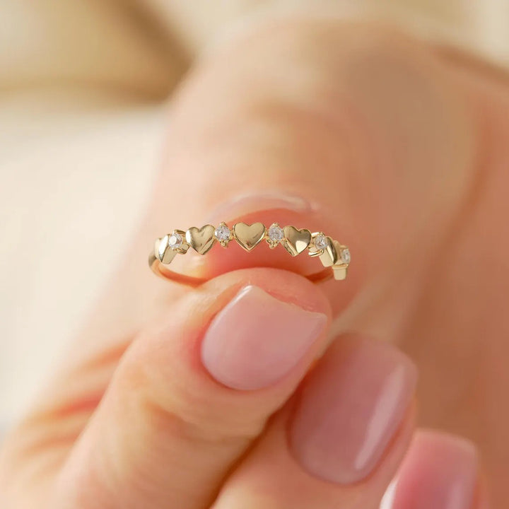 18K Gold Heart & Stone Alternating Dainty Ring Sweet Romantic Stackable Band
