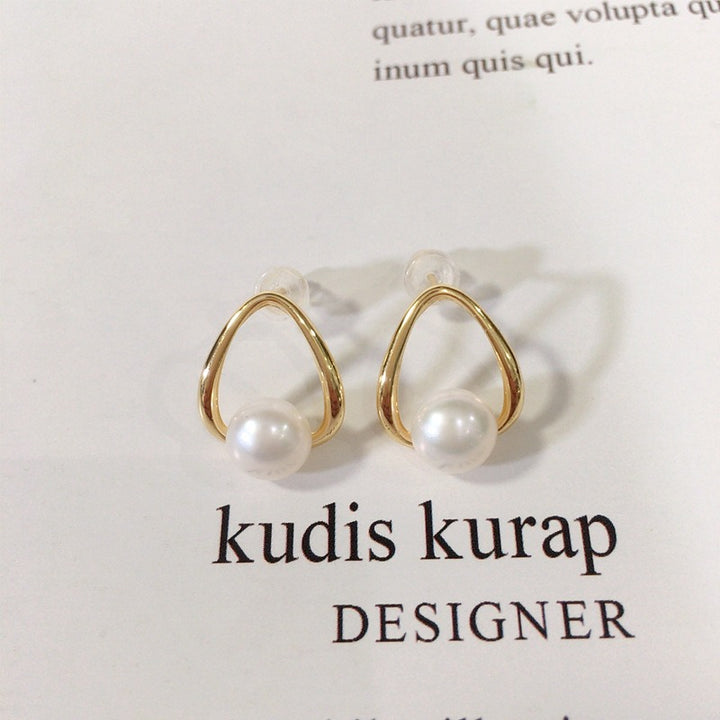 「Droplet Glow」Minimalist Triangle Pearl Stud Earrings