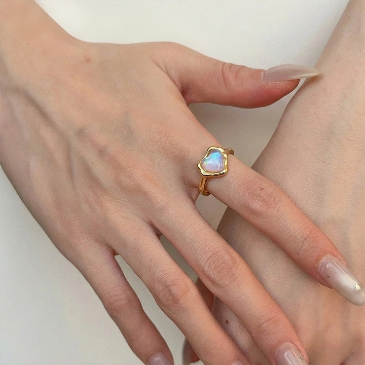 Moonlight Balance Vintage Heart Moonstone Ring