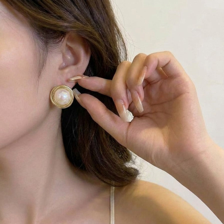 Vintage Iridescent Pearl Stud Earrings