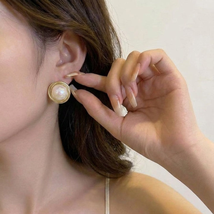 Vintage Iridescent Pearl Stud Earrings