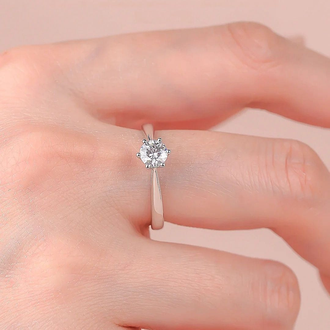 S925 Sterling Silver Classic 6-Prong Solitaire Moissanite Ring