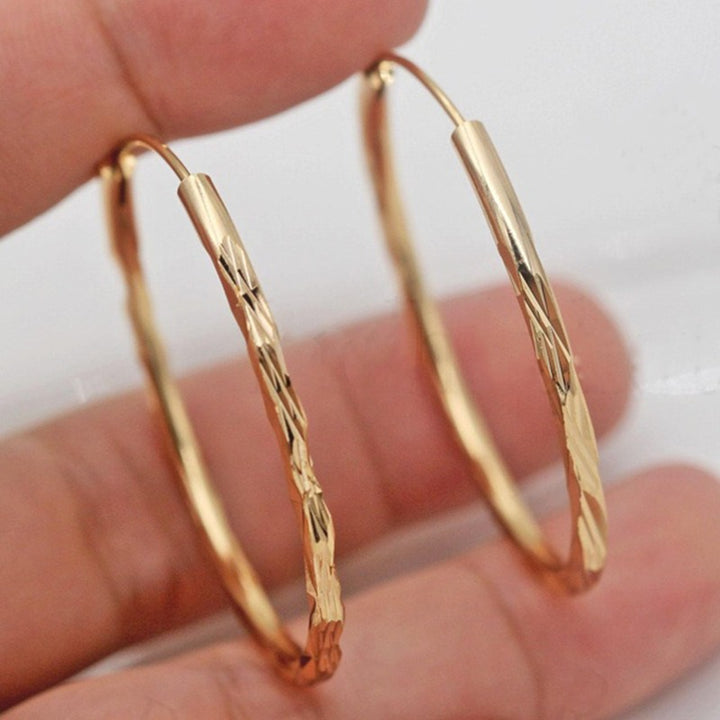 Classic Diamond-Cut Thin Hoop Earrings Minimalist Everyday Elegance