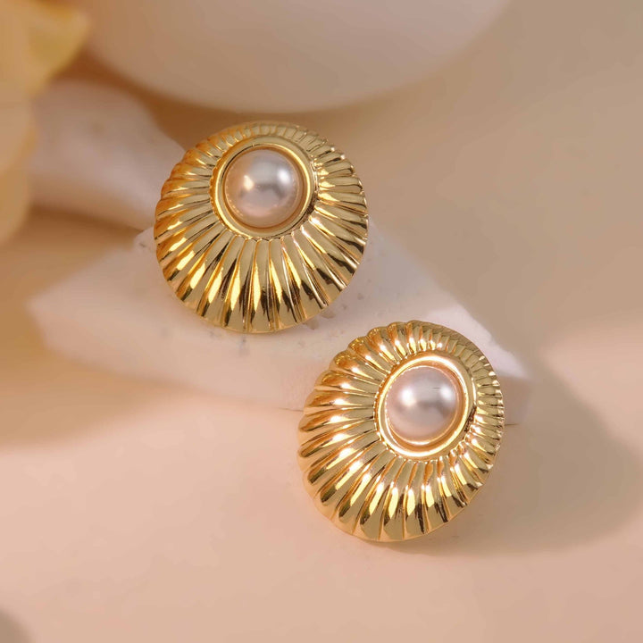 18K Gold Vintage Textured Pearl Stud Earrings Retro Geometric Metal Earrings