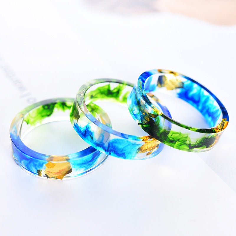 Nature's Imprint · Handmade Resin Ring with Dried Flowers & Gold Foil