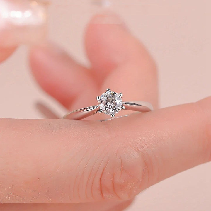 S925 Sterling Silver Classic 6-Prong Solitaire Moissanite Ring
