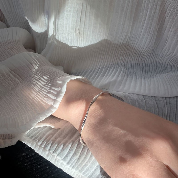 18K Gold / White Gold Mobius Twisted Cuff Bracelet