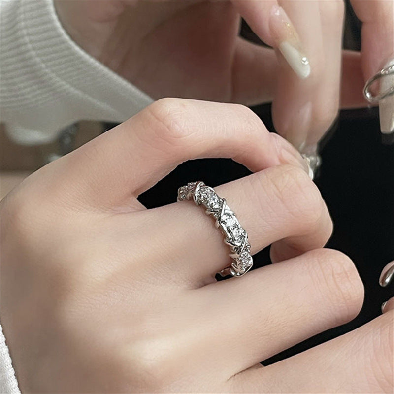 Vine winding diamond inlaid open ring