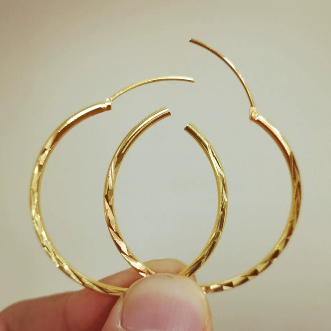 Classic Diamond-Cut Thin Hoop Earrings Minimalist Everyday Elegance