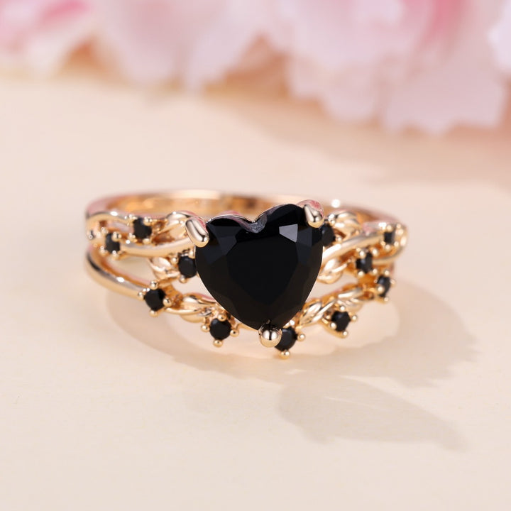 「Vine Heart」18K Gold Convertible Heart Stackable Ring Set