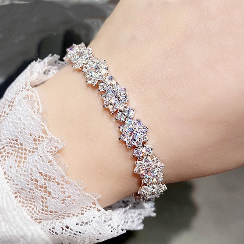 「Sunflower Bloom」Moissanite Cluster Bracelet