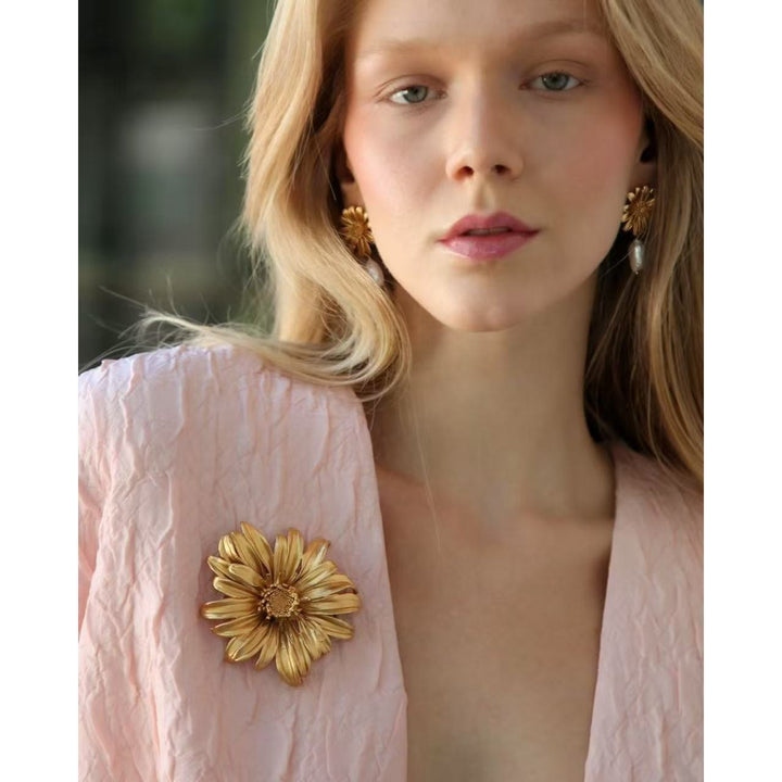14K Gold / S925 Sterling Silver Vintage 3D Daisy Flower Brooch