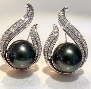 Silver Black Pearl & Pavé Streamline Necklace and Earrings Set