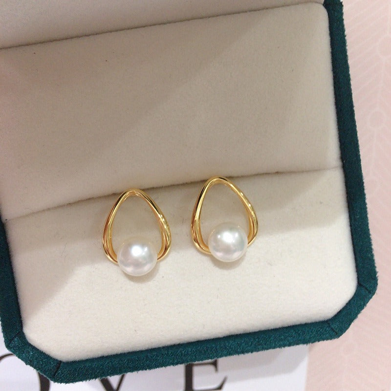 「Droplet Glow」Minimalist Triangle Pearl Stud Earrings