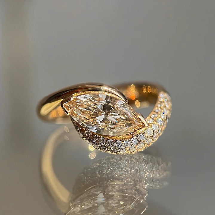 「Marquise Glow」Twisted Band Pavé Ring