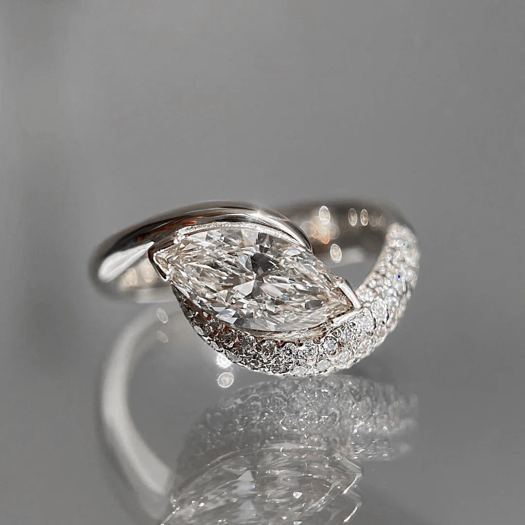 「Marquise Glow」Twisted Band Pavé Ring