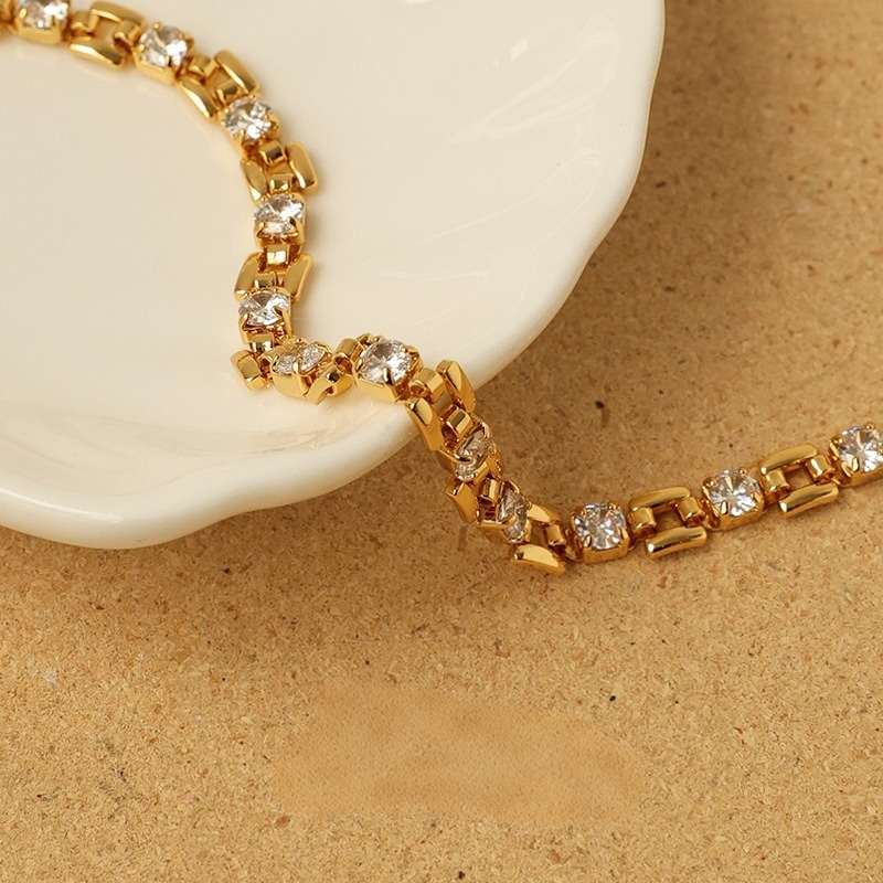 18K Gold Geometric Pavé Diamond Station Bracelet